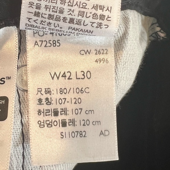 Old Navy Loose Built-In Flex Jeans - Picture 9 of 12